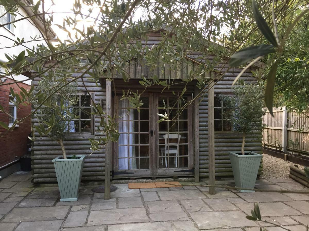 Stapehill Lodge B&B Hampreston Exterior foto